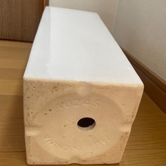 角形陶器鉢　1つの画像