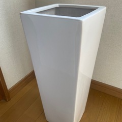 角形陶器鉢　1つの画像