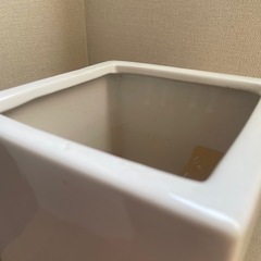 角形陶器鉢　1つの画像