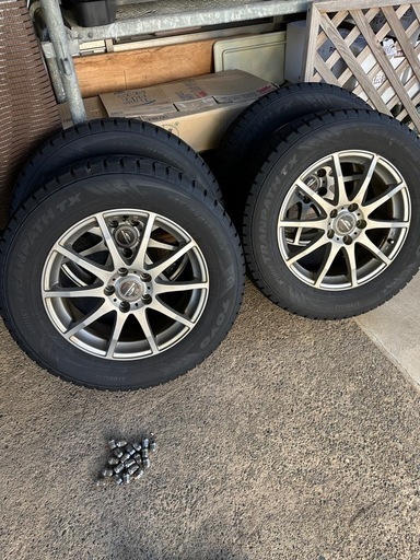 TOYOスタッドレスタイヤホイールセット225/65R17溝の深さよく見てください