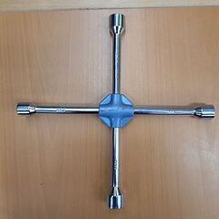 【タイヤ交換に!! 十字レンチ】ソケットサイズ17/19/21/23mm 約35.7×35.7cm メルテック クロスレンチ タイヤ交換工具 ハンドツール 札幌 北20条店の画像