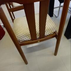 ダイニングチェア3脚とテーブル