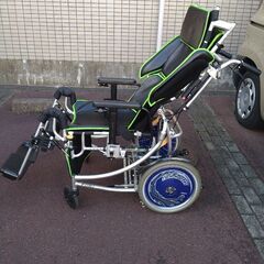 〈値下げしました〉車いす　車椅子　リクライニング　ミキ　ネクストローラーシルバーパッケージⅡ 転倒防止バー　テーブル　取り扱い説明書お付けしますの画像