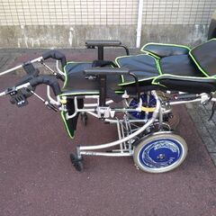 〈値下げしました〉車いす　車椅子　リクライニング　ミキ　ネクストローラーシルバーパッケージⅡ 転倒防止バー　テーブル　取り扱い説明書お付けしますの画像