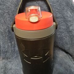 ウォータージャグ　 水筒　約2L　サイズ 　アンダーアーマー　学校　部活の画像