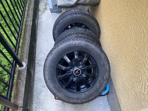 ダンロップ　 スタッドレスタイヤアルミホイール付き