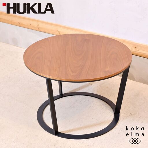 ドイツのメーカーHUKLA(フクラ)社のKASTOR(カストール)リビングテーブルです。ウォールナット天板にスチール脚を合わせたモダンなサイドテーブル。お部屋をスタイリッシュで洗練された印象に♪