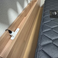 引取先決定】美品ダブルベッド フレームのみ コンセント付