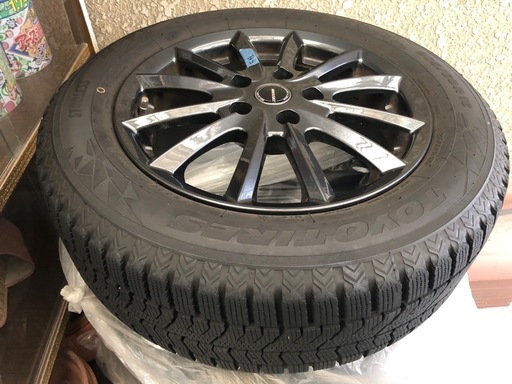 スタッドレスタイヤ 205/60 R16