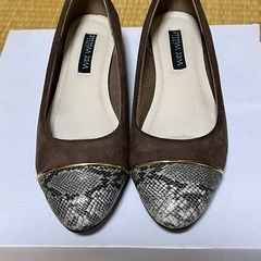 パンプス・フラットシューズ(ブラウンのつま先柄あり)