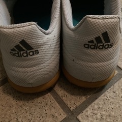 adidasシューズの画像
