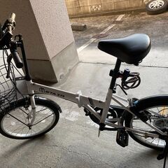 折りたたみ自転車  20インチ シマノ６段変速 カゴ付の画像