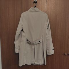 第1ボタンがアクセント！OURET ステンカラーコート アイボリーの画像