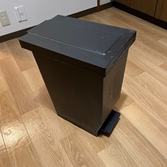 お譲り先決定済み ペダル付きゴミ箱