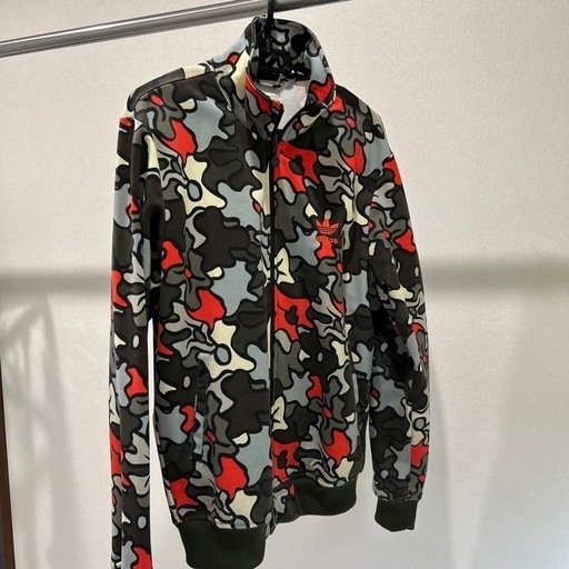 adidas迷彩柄ジャージ