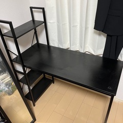 本棚がついたデスクです