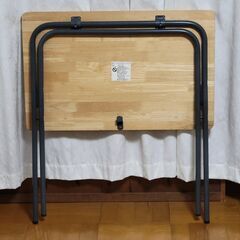 折りたたみテーブルの画像