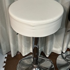 昇降丸椅子(黒、白)の画像