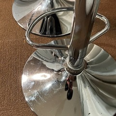 昇降丸椅子(黒、白)の画像