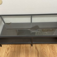 ガラスのローテーブルの画像