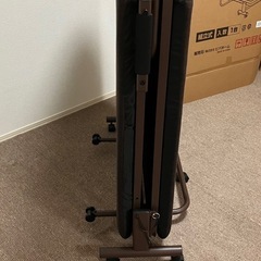 折りたたみ式ベッドの画像