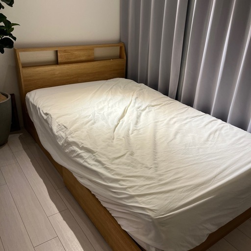 ベッドフレーム　セミダブル　ニトリ