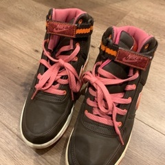 NIKE スニーカー　23センチ　ブラウンの画像