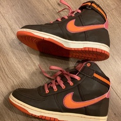 NIKE スニーカー　23センチ　ブラウンの画像