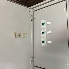 低圧遮断機3つ(ボックス付き)の画像