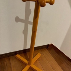 木製ポールハンガーの画像