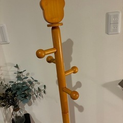木製ポールハンガーの画像