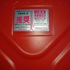 ポリタンク2つと乾電池式給油ポンプ1つの合わせて3点セット値下げしましたの画像