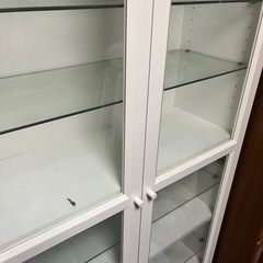 【交渉中】本棚(ガラス扉付き) イケアの画像