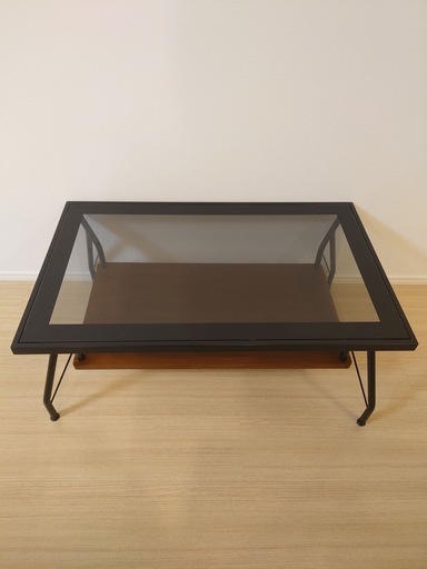 『MERIO Living Table』／ガラステーブル／色・タイプ：ブラック ミドルサイズのリビングテーブル 。