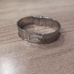 GUCCI グッチ　シルバーバングル　アクセ　