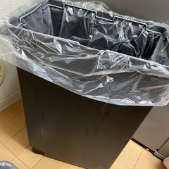 商談中　キッチン　ゴミ箱