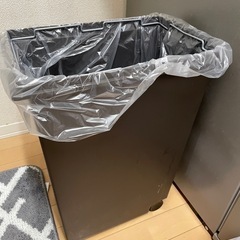 商談中　キッチン　ゴミ箱の画像