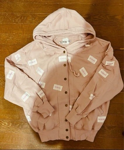 インゲボルグ　ピンク　パーカー　ロゴ