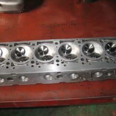 メルセデス―ベンツ103型エンジン.リペアー済みシリンダーヘツト