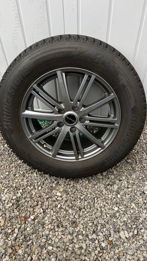 ブリヂストン　スタッドレスタイヤ225/65Ｒ17