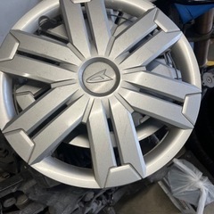 車のパーツ タイヤ、ホイールキャップ