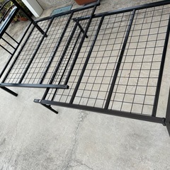 本日100円で！  パイプベッド