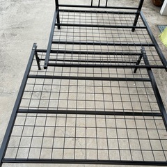 本日100円で！  パイプベッドの画像