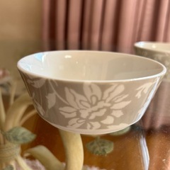 グラタン皿　小鉢　花柄　２枚セット 径11×高さ4センチの画像