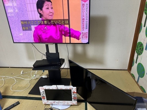 テレビ、DVDプレーヤー。