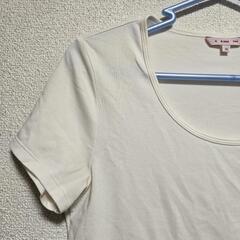 UNIQLO Tシャツの画像