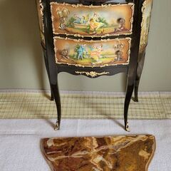 アンティーク調　サイドテーブル（破損）の画像