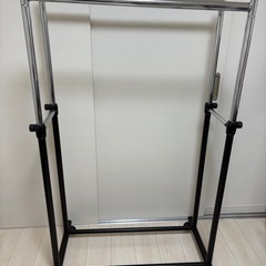 ハンガーラックの画像