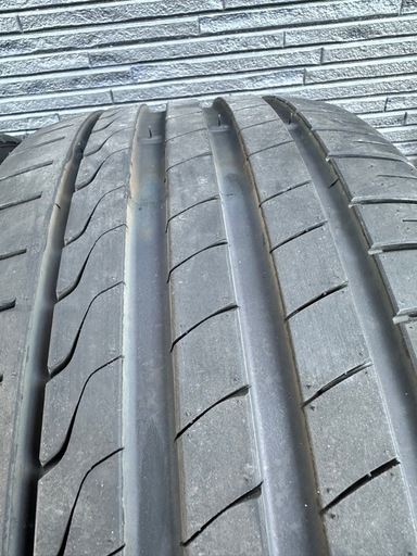 走行10㌔　エコスポーツ2 225-35-20 2本