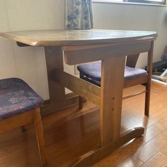 ダイニングテーブルイスセットの画像